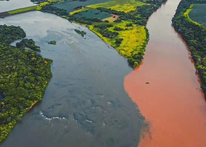 خاک در بستر رودخانه